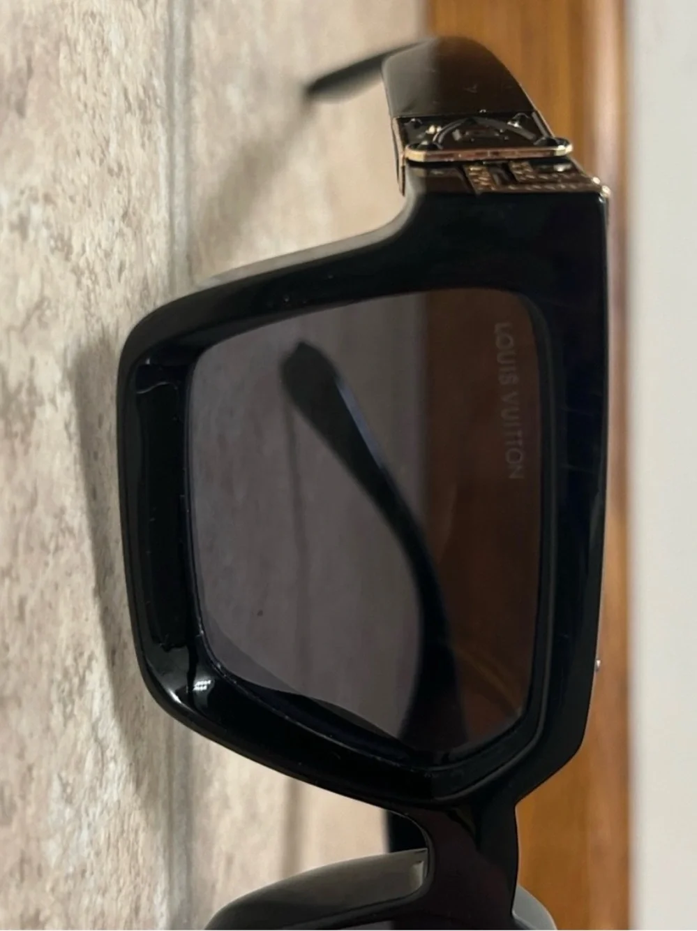 Louis Vuitton Black Sunglasses with Gold Detail
Millionaire - Picture 5 of 8